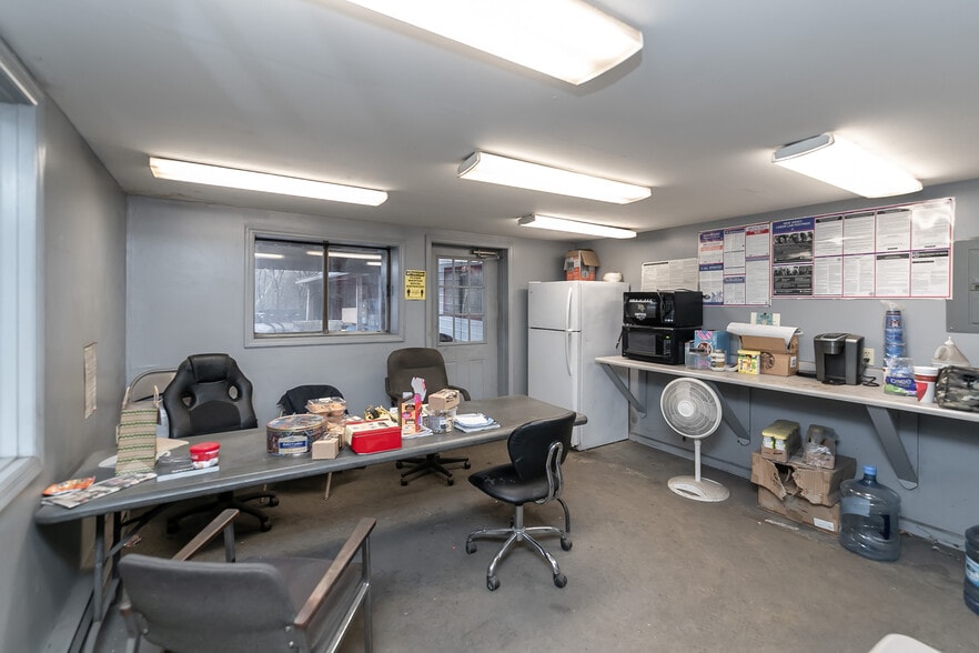 More Photos Of 56 US 46 Hwy, Columbia Distribution For Lease