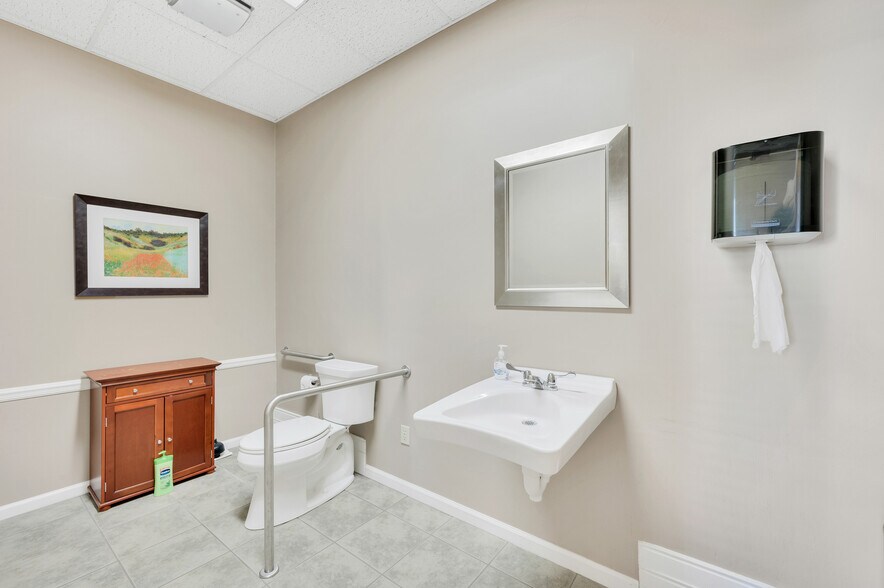 More Photos Of 1813 Main St, Blakely Office For Sale