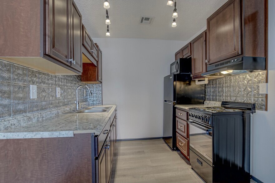 More Photos Of 408 W Main St, Payson Freestanding For Sale