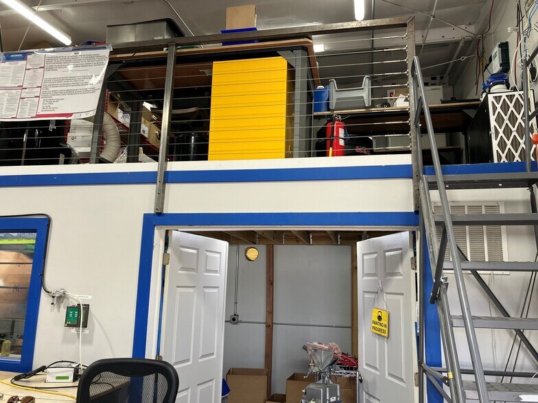 More Photos Of 127-129 S Cleveland Ave, Loveland Showroom For Lease