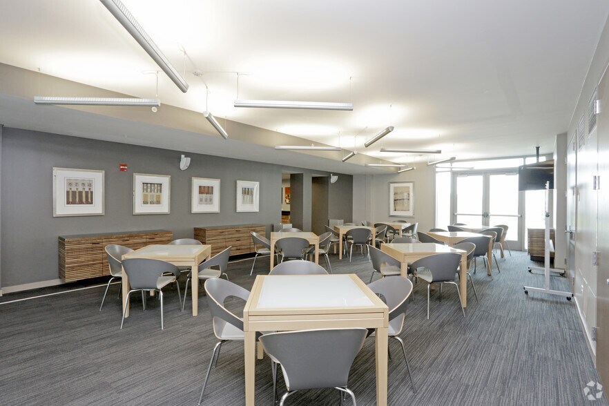 More Photos Of 555 W Kinzie St, Chicago Apartments For Lease