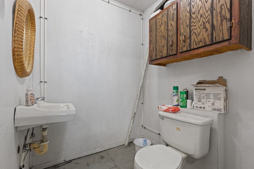 More Photos Of 60 US-54 Hwy, El Dorado Springs General Retail For Sale