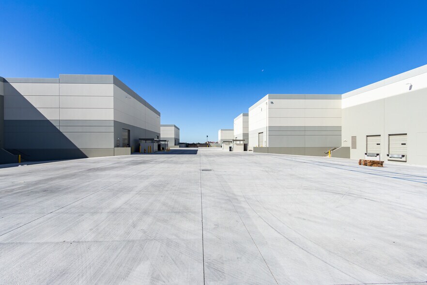 More Photos Of 14100 Rebecca St, Moreno Valley Service For Lease