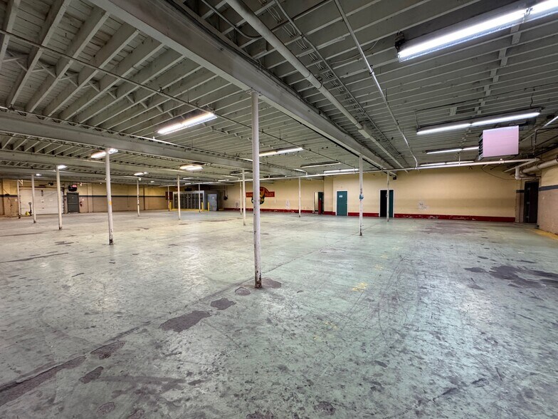 More Photos Of 195 Hudson St, Cornwall-on-Hudson Distribution For Lease