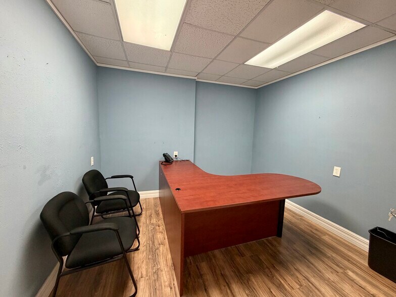 More Photos Of 6404 Manatee Ave W, Bradenton Medical For Lease