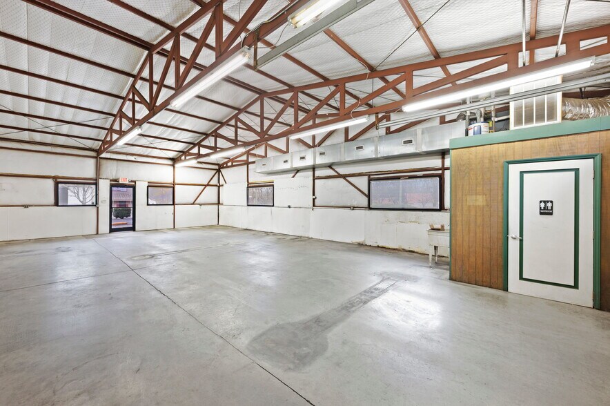 More Photos Of 4454 Railroad Ave, Harrisburg Industrial For Sale