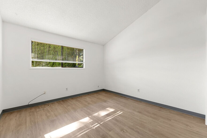 More Photos Of 14623 NE Coast Pine Ct, Vancouver Apartments For Sale