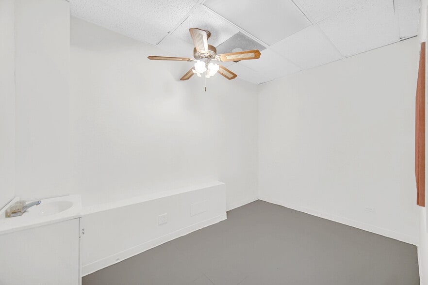 More Photos Of 2201 W Roosevelt Rd, Broadview Office For Sale