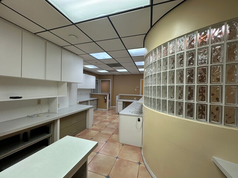 More Photos Of 7800 W Oakland Park Blvd, Sunrise Medical For Sale