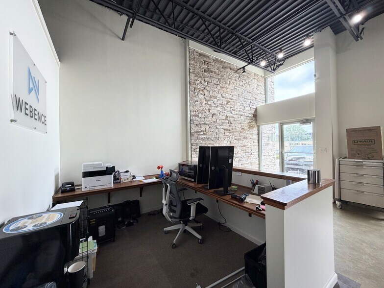 More Photos Of 1000 3rd Ave SW, Carmel Light Distribution For Lease