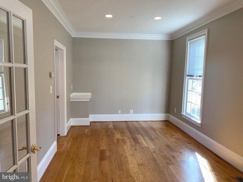 More Photos Of 170 W Main St, Purcellville Office Residential For Lease