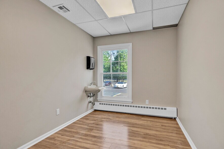 More Photos Of 215 Old Tappan Rd, Old Tappan Medical For Lease