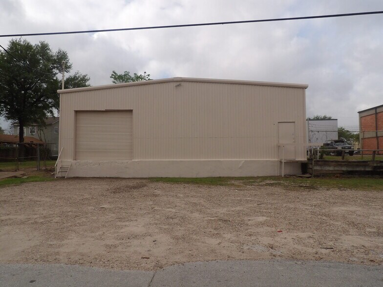 More Photos Of 1812 Wayside Dr, Houston Distribution For Lease