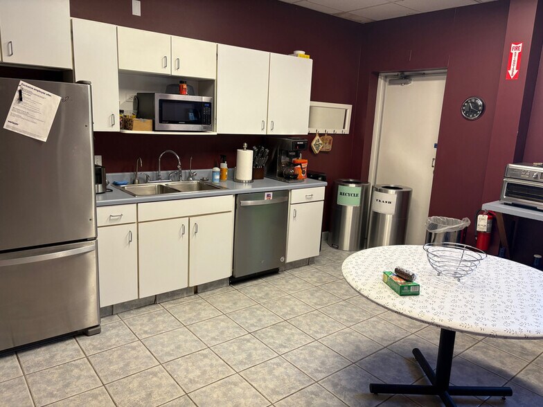 More Photos Of 2360 Oak Industrial Dr NE, Grand Rapids Flex For Sale