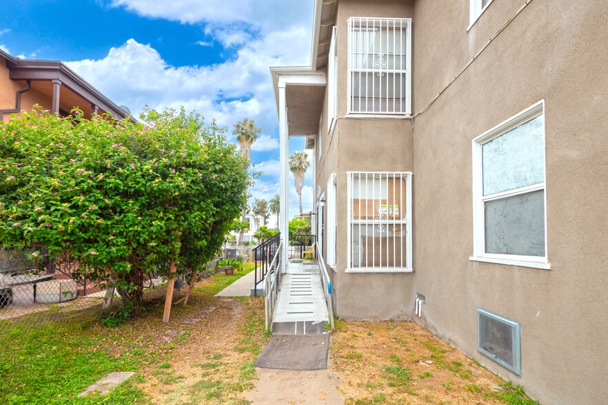 More Photos Of 1931 W 35th Pl, Los Angeles Apartments For Sale