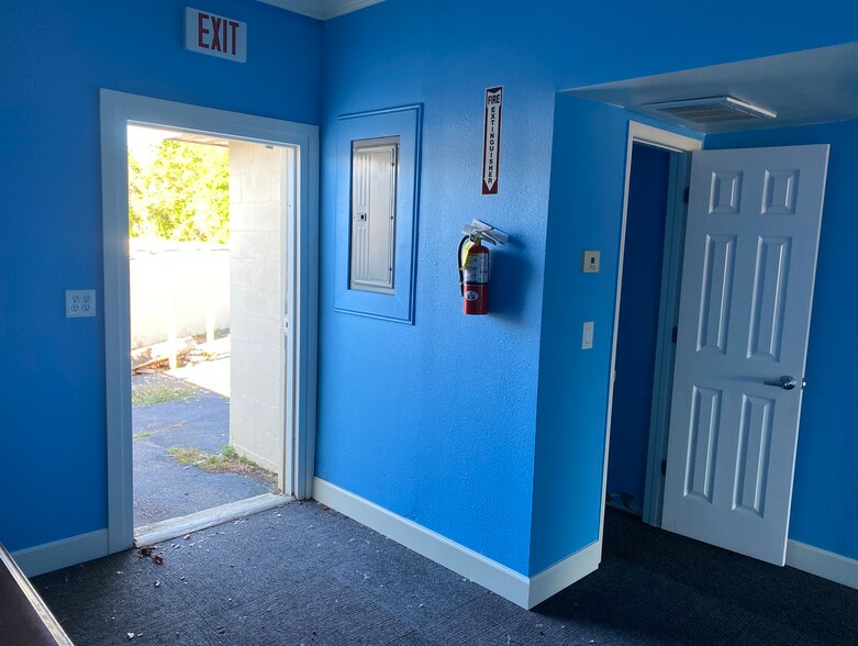 More Photos Of 1200 Deltona Blvd, Deltona General Retail For Sale