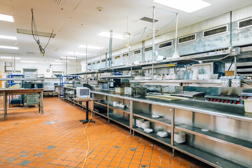 More Photos Of 347 Shattuck Way, Newington General Retail For Sale