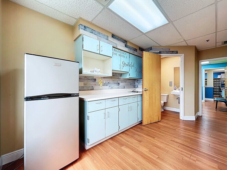 More Photos Of 11373 Cortez Blvd, Brooksville Medical For Sale