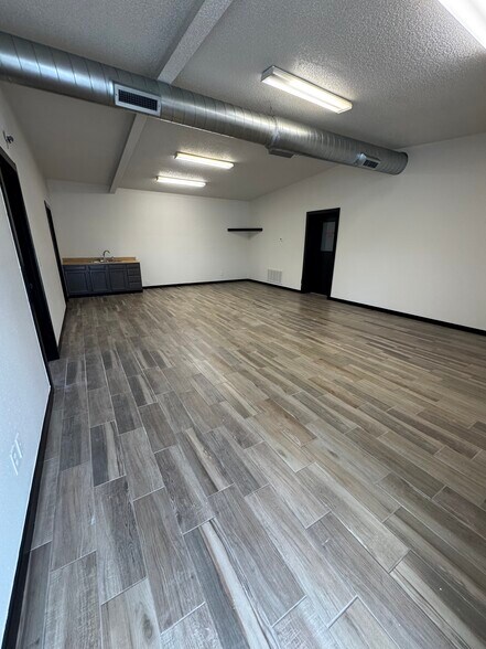 More Photos Of 1001 E Will Rogers Blvd, Claremore Auto Repair For Lease