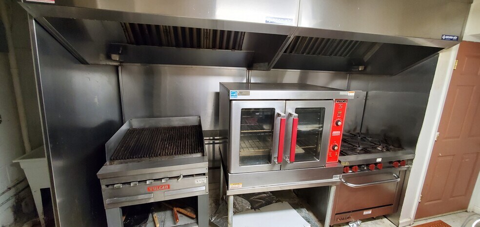 More Photos Of 300-304 Grand St, Paterson Restaurant For Lease