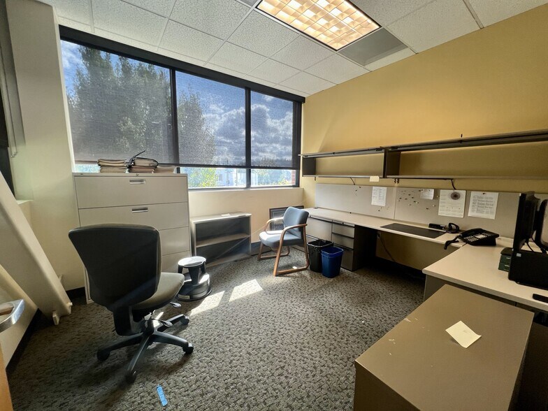 More Photos Of 400-438 E Burnside St, Portland Office For Lease