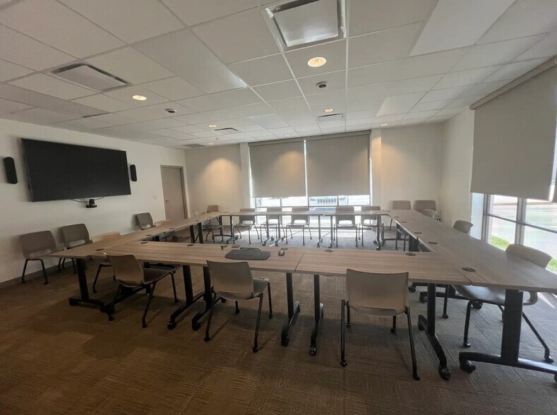 More Photos Of 5215 Essen Ln, Baton Rouge Office For Lease