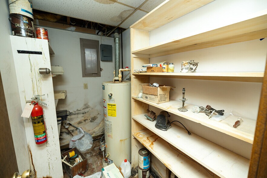 More Photos Of 504 N Poplar St, Peabody Medical For Sale