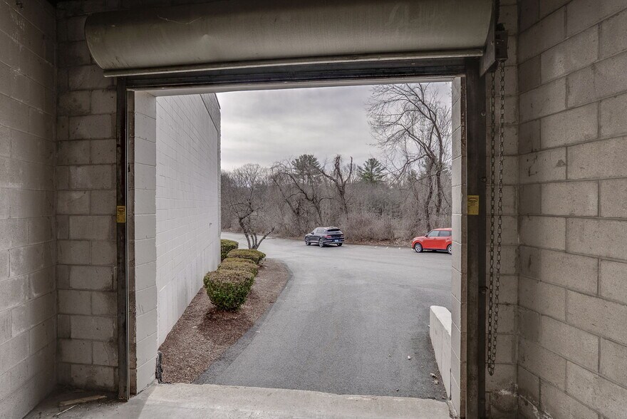 More Photos Of 34 Sullivan Rd, North Billerica Warehouse For Lease