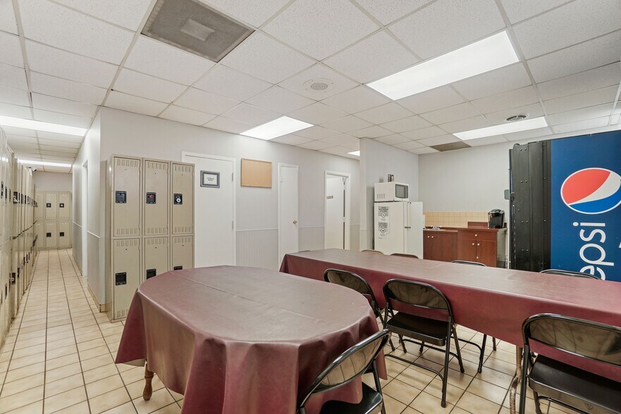 More Photos Of 8057 N Milwaukee Ave, Niles General Retail For Sale