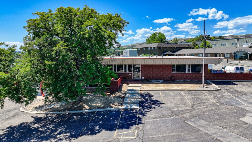 More Photos Of 12600 W Cedar Dr, Lakewood Light Distribution For Sale