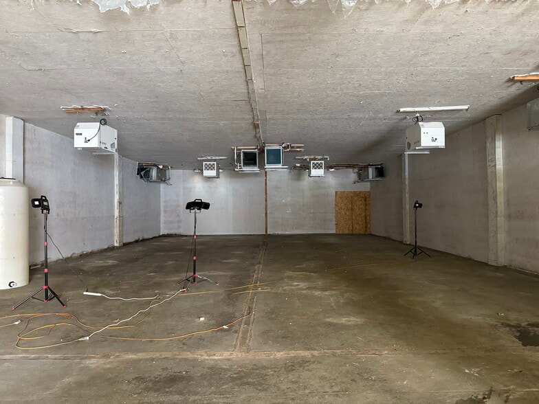 More Photos Of 3332 14th St, Los Angeles Warehouse For Lease