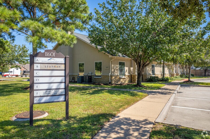 More Photos Of 11601 Spring Cypress Rd, Tomball Medical For Lease