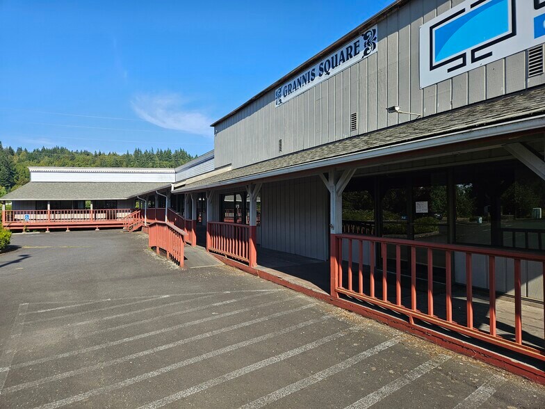 More Photos Of 350 W Columbia River Hwy, Clatskanie General Retail For Sale