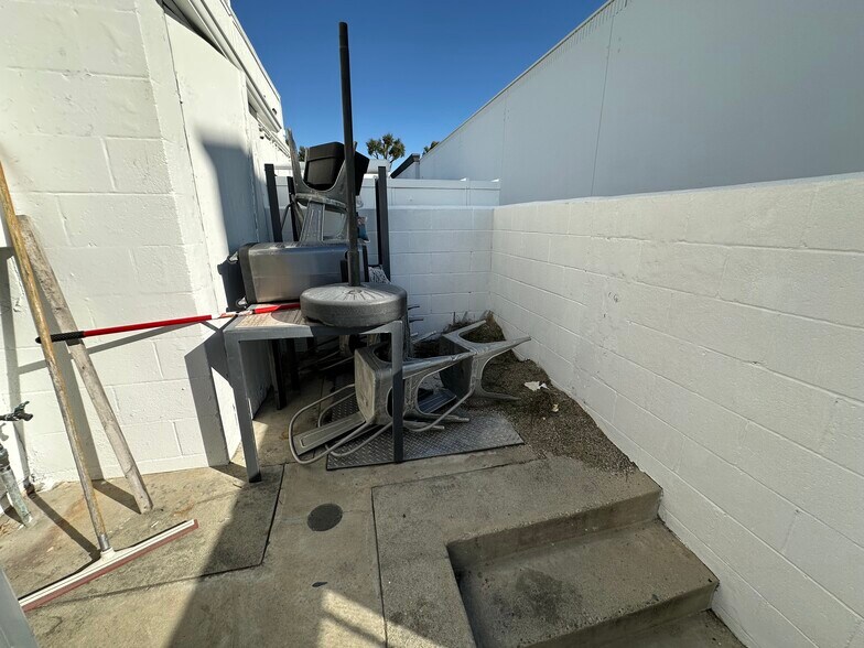 More Photos Of 2520-2540 S Azusa Ave, West Covina Storefront For Lease