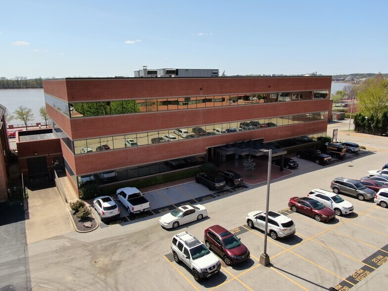 More Photos Of 25 NW Riverside Dr, Evansville Office For Lease