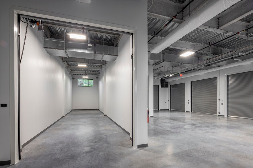 More Photos Of 4229 N FM 620 Hwy, Austin Showroom For Sale