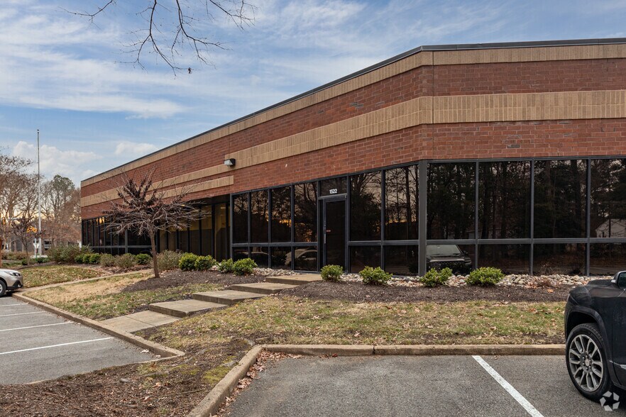 More Photos Of 1550-1590 E Parham Rd, Richmond Research And Development For Lease