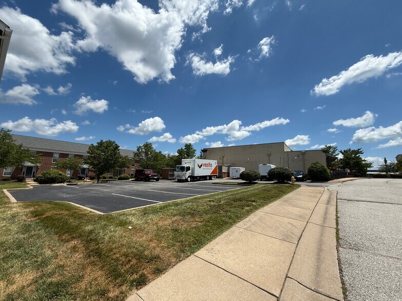 More Photos Of 7434 Village Center Dr, O'Fallon Restaurant For Sale