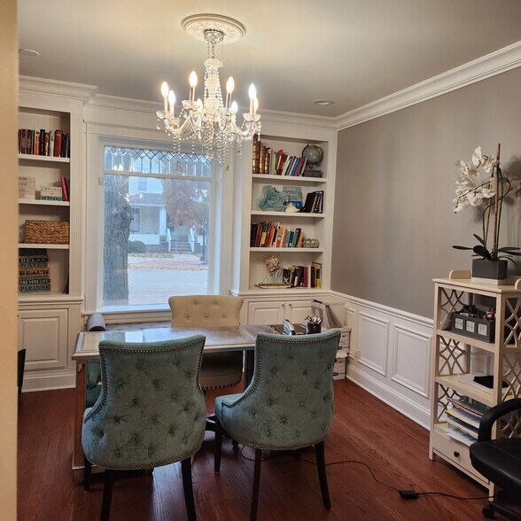 More Photos Of 321 Jefferson St, Algonquin Office Residential For Lease