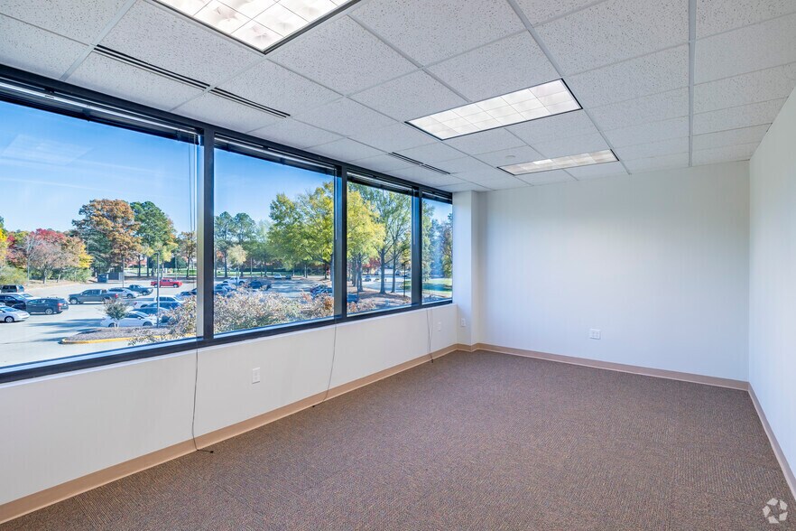 More Photos Of 2820 Waterford Lake Dr, Midlothian Office For Lease