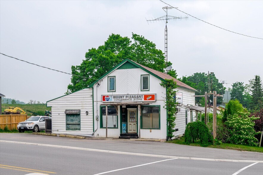Primary Photo Of 2449 Queen Mary St, Cavan Storefront Retail Residential For Sale