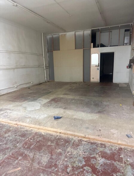 More Photos Of 5526 Martin Luther King Jr Way, Oakland Storefront For Sale