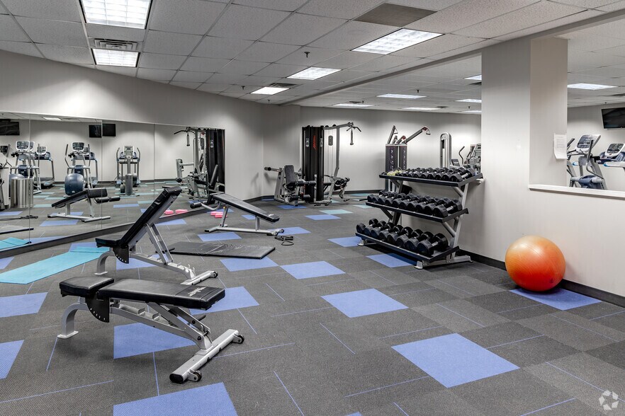 More Photos Of 10 River Park Plz, Saint Paul Office For Lease