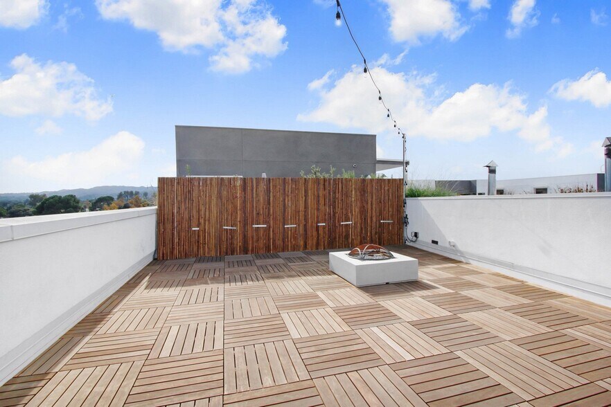 More Photos Of 6625 Reseda Blvd, Reseda Apartments For Lease