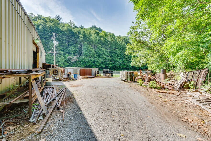 More Photos Of 5560 Highway 19 E, Hampton Manufacturing For Sale