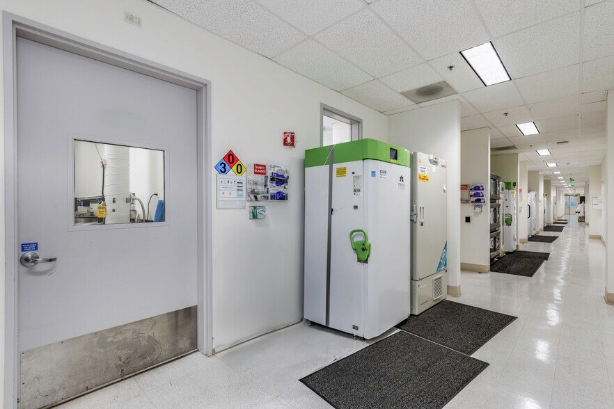 More Photos Of 700 Bay Rd, Redwood City Medical For Lease