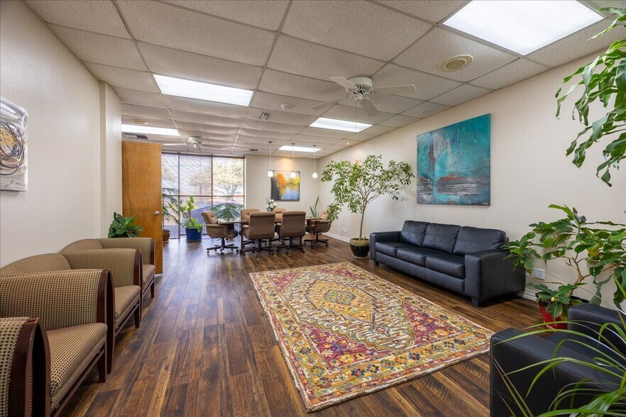 More Photos Of 812 Lexington Dr, Plano Office For Sale