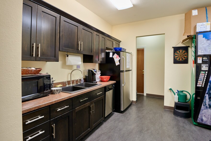 More Photos Of 640 NE 3rd St, Mcminnville Office For Lease