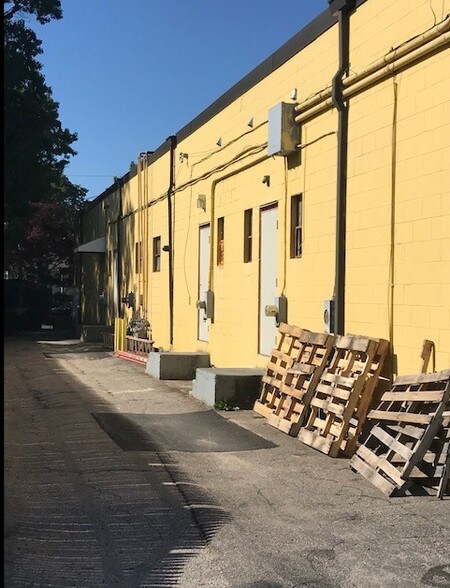 More Photos Of 1976 Warwick Ave, Warwick Restaurant For Lease