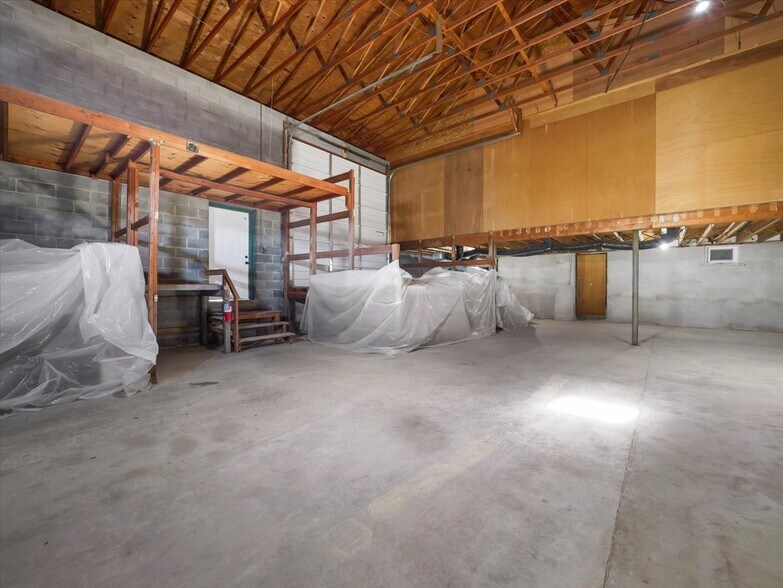 More Photos Of 128 W 3rd St, Waynesboro Freestanding For Sale